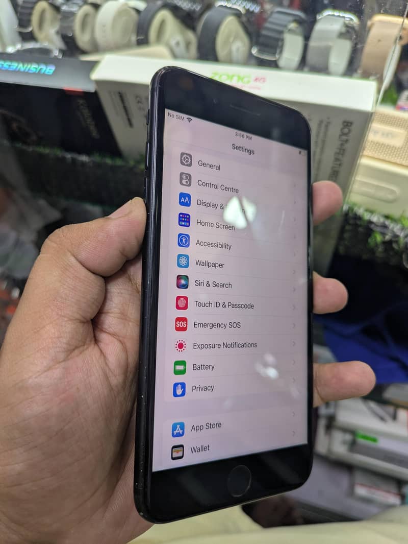 Apple iPhone 7 Plus 6