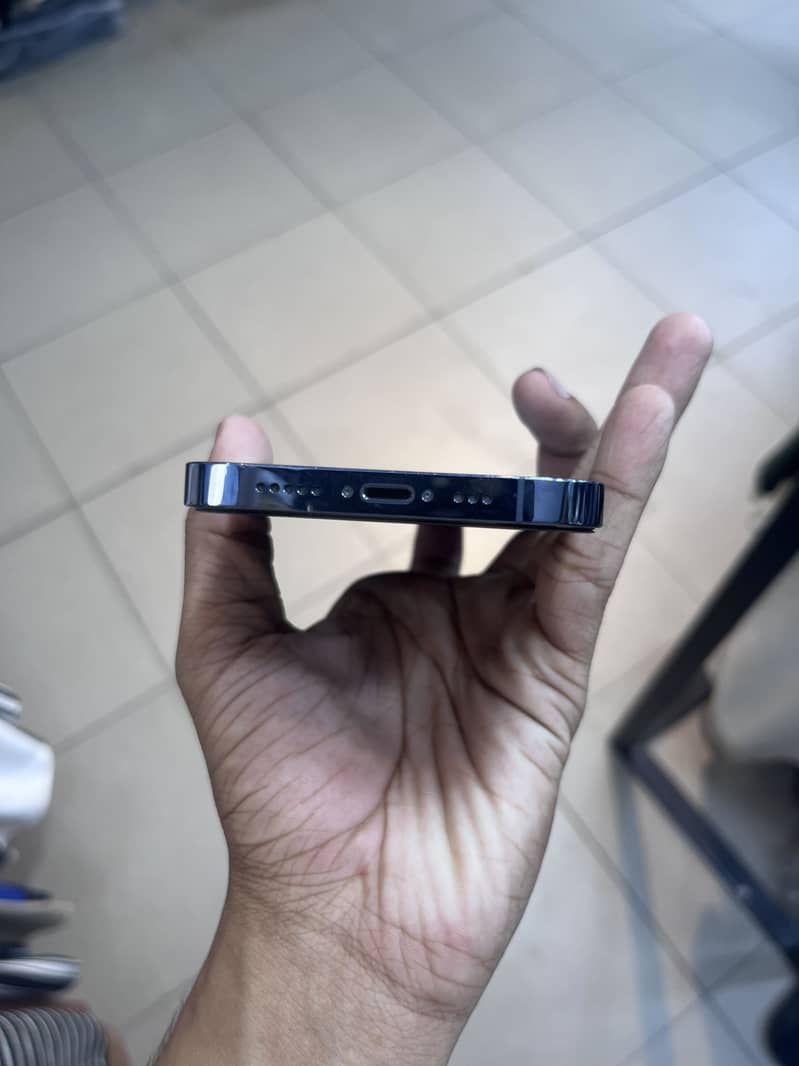 Apple iPhone 13 6
