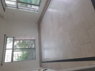 in soan garden kanal ki single storey House 3bedroom only Hiring k liye rent dimnd 125000
