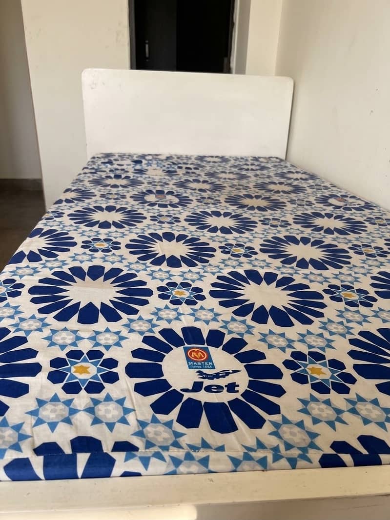 Single  bed with pull out trundle bed 0