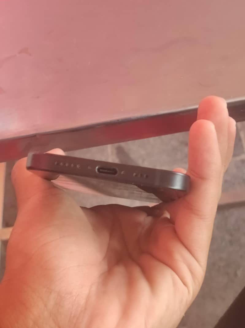 iPhone 15 3