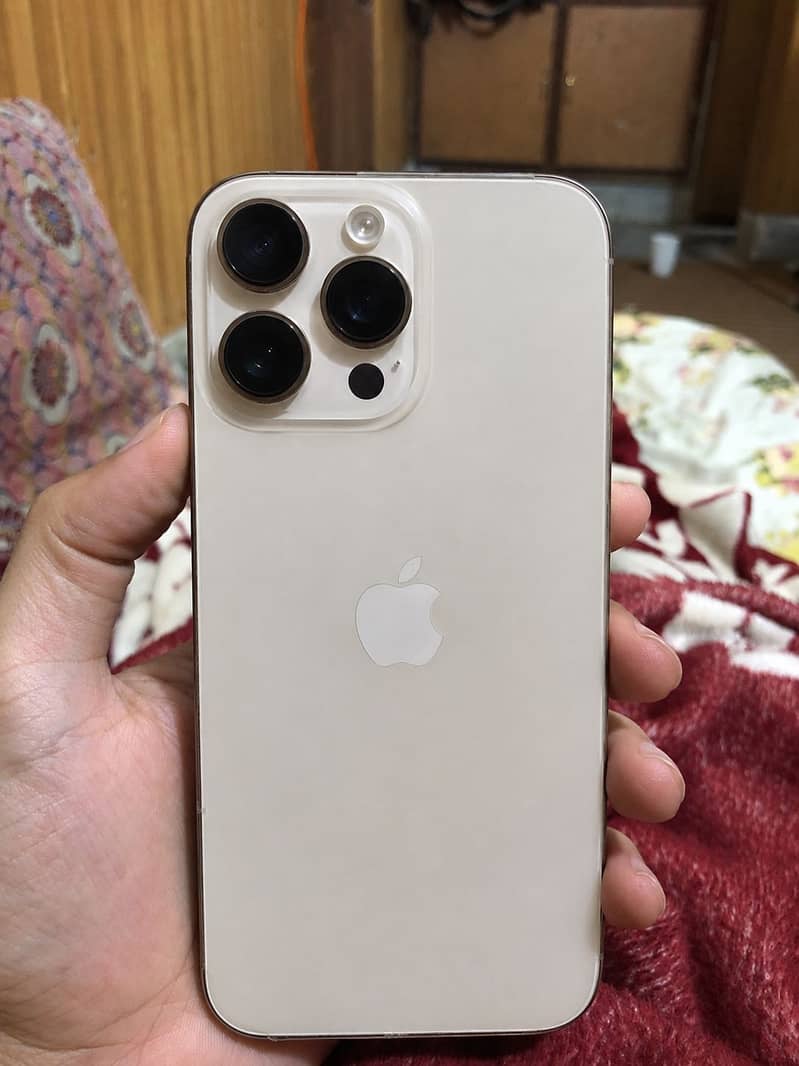 Apple iPhone 16 Pro Max 0
