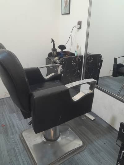 saloon cahir for sale 2 cahirs hai 35000