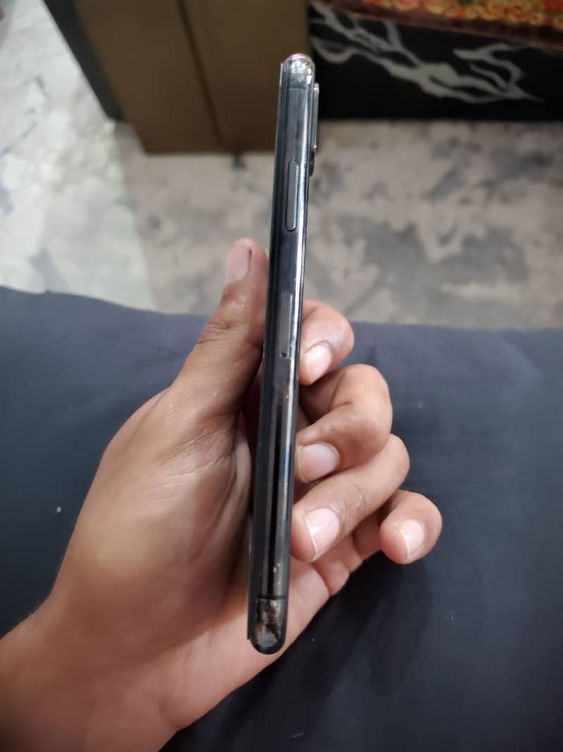 Apple iPhone X 5