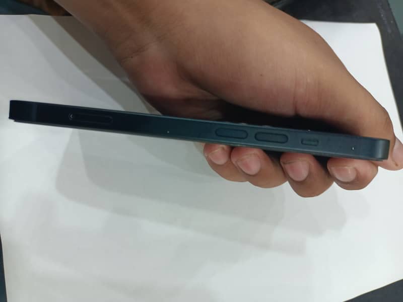 Apple iPhone 13 2
