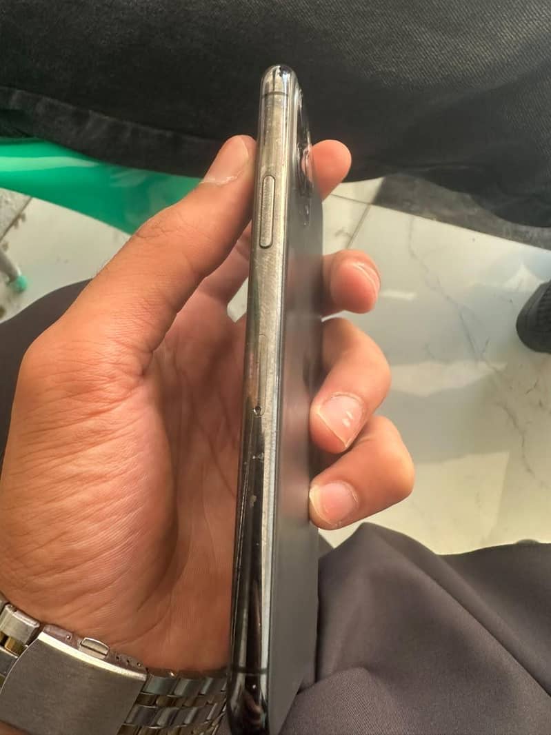 Apple iPhone 11 Pro 2