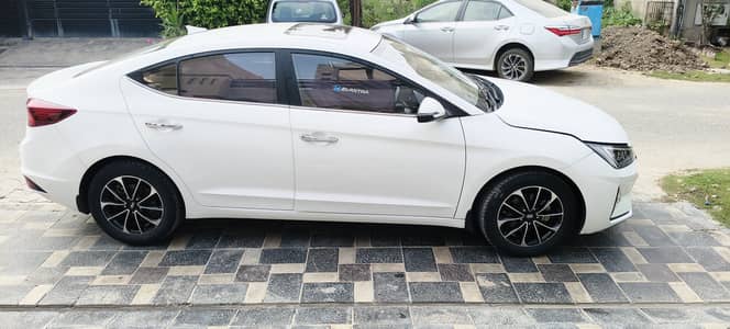 Hyundai Elantra 2022