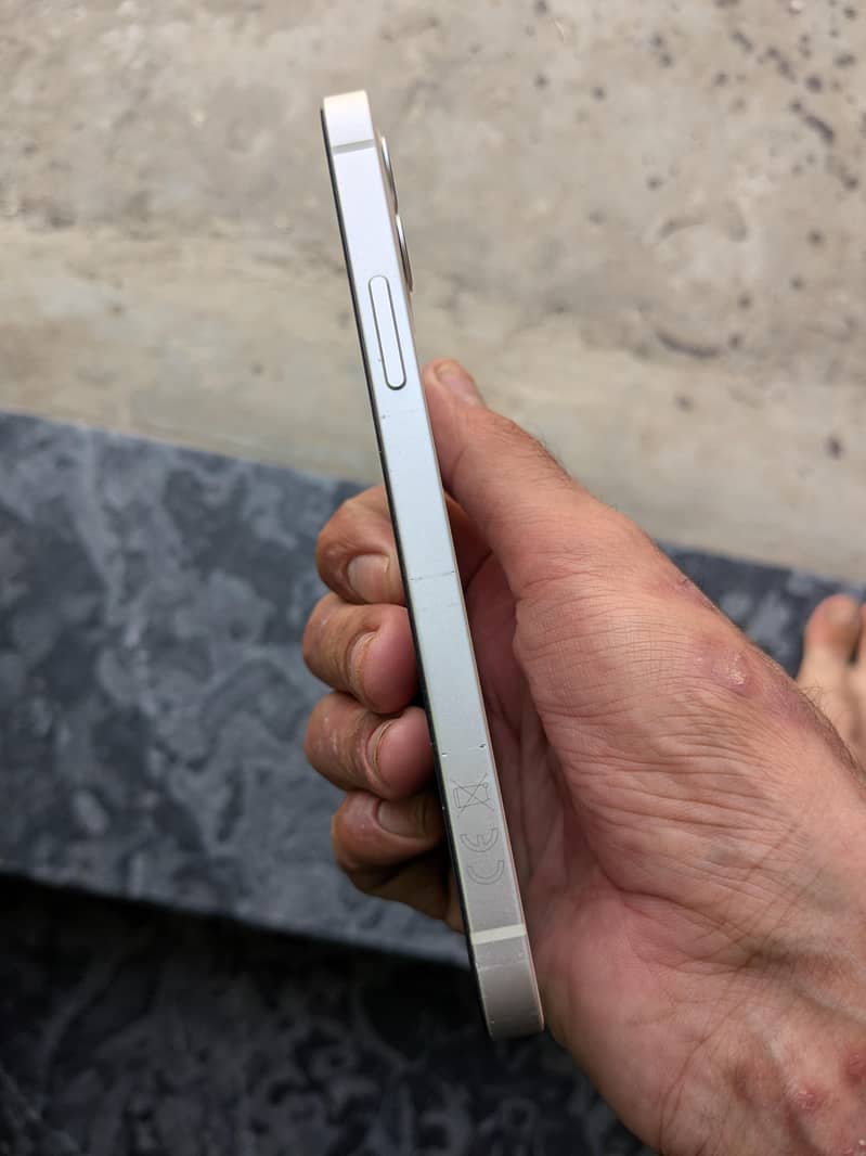 Apple iPhone 12 1
