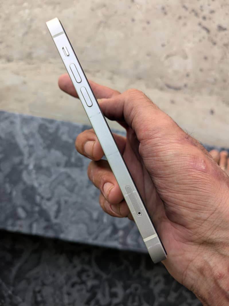 Apple iPhone 12 3