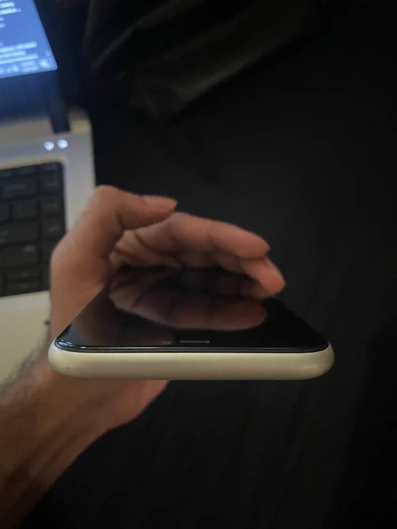 Apple iPhone 11 3