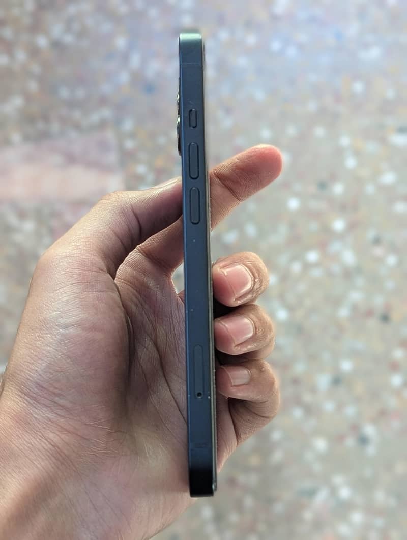 Apple iPhone 13 7