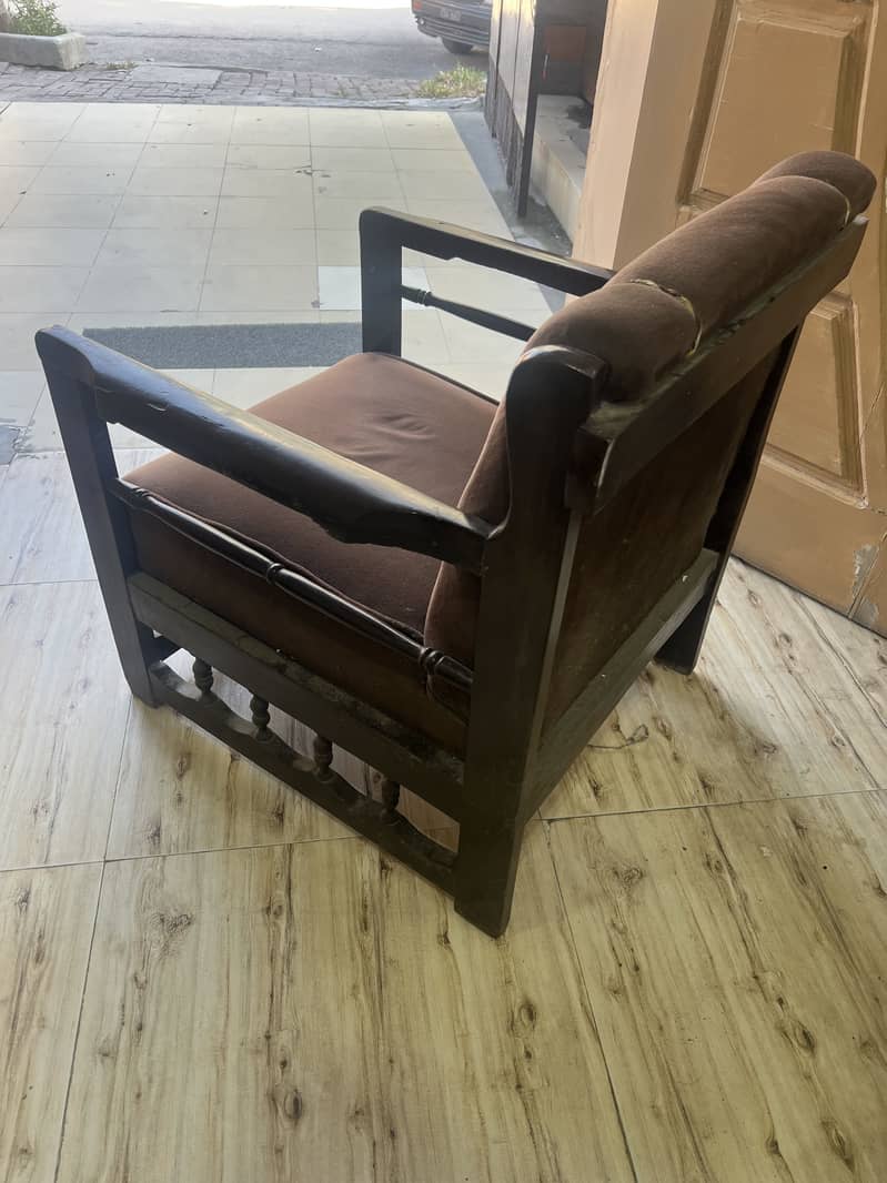Single sofa 0