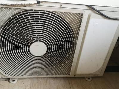 1 sall chala he bas achaa he condition me zabar hot and cool