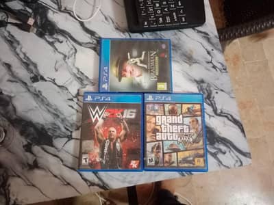 I am selling 3 original CDs of ps4