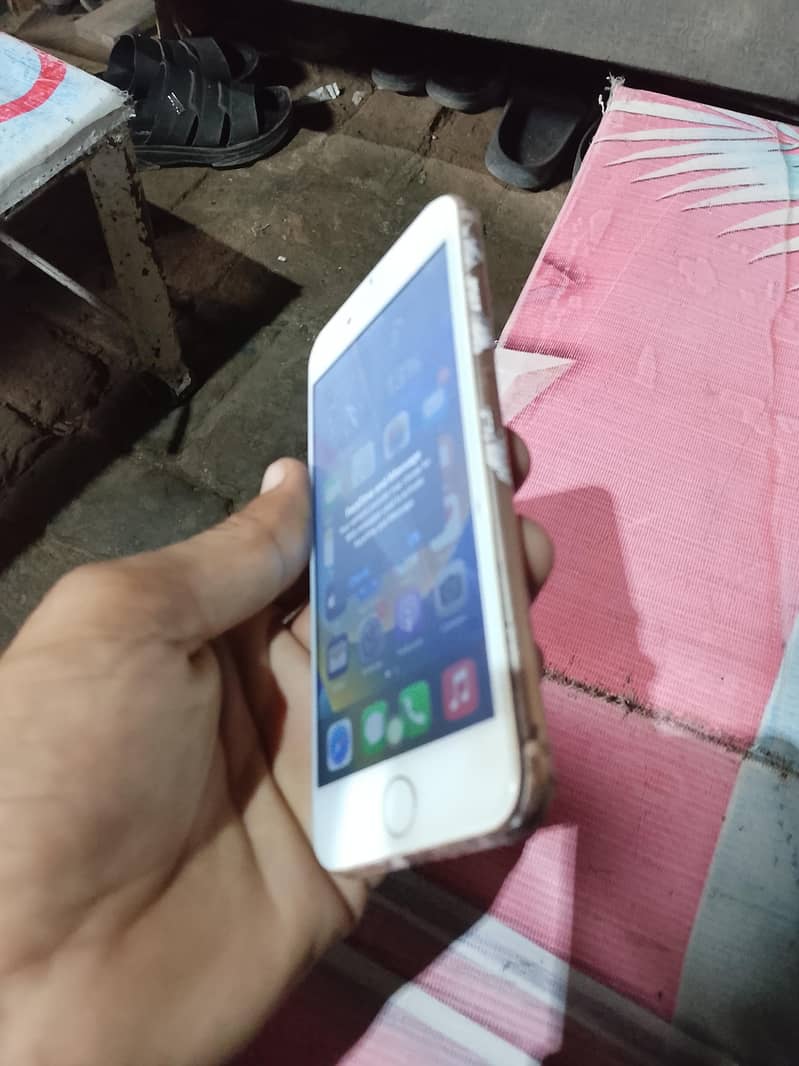 Apple iPhone 8 1