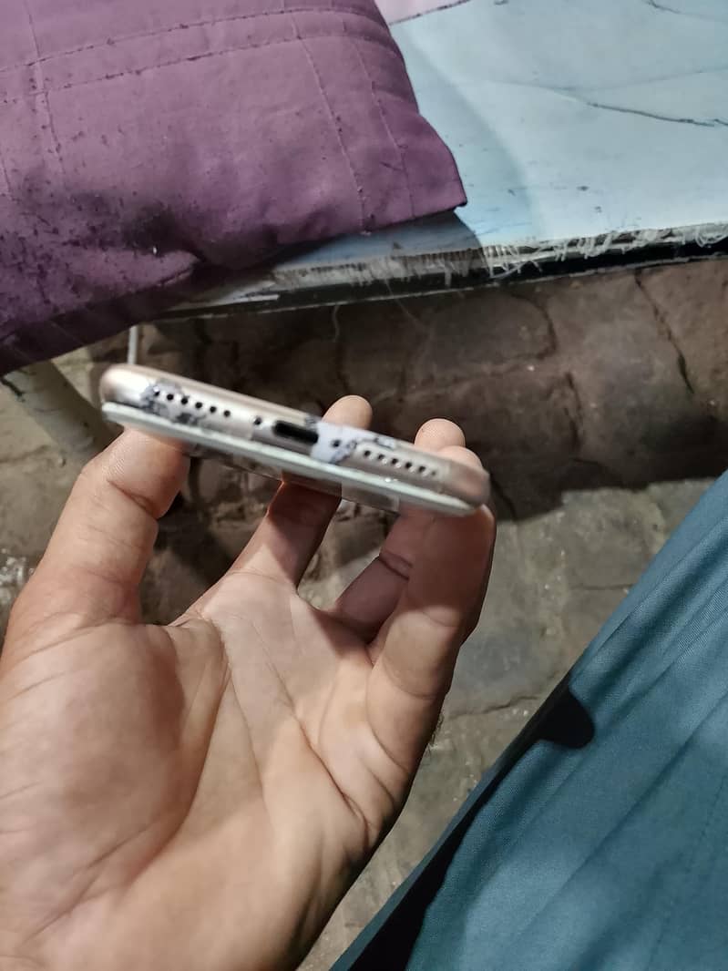 Apple iPhone 8 4