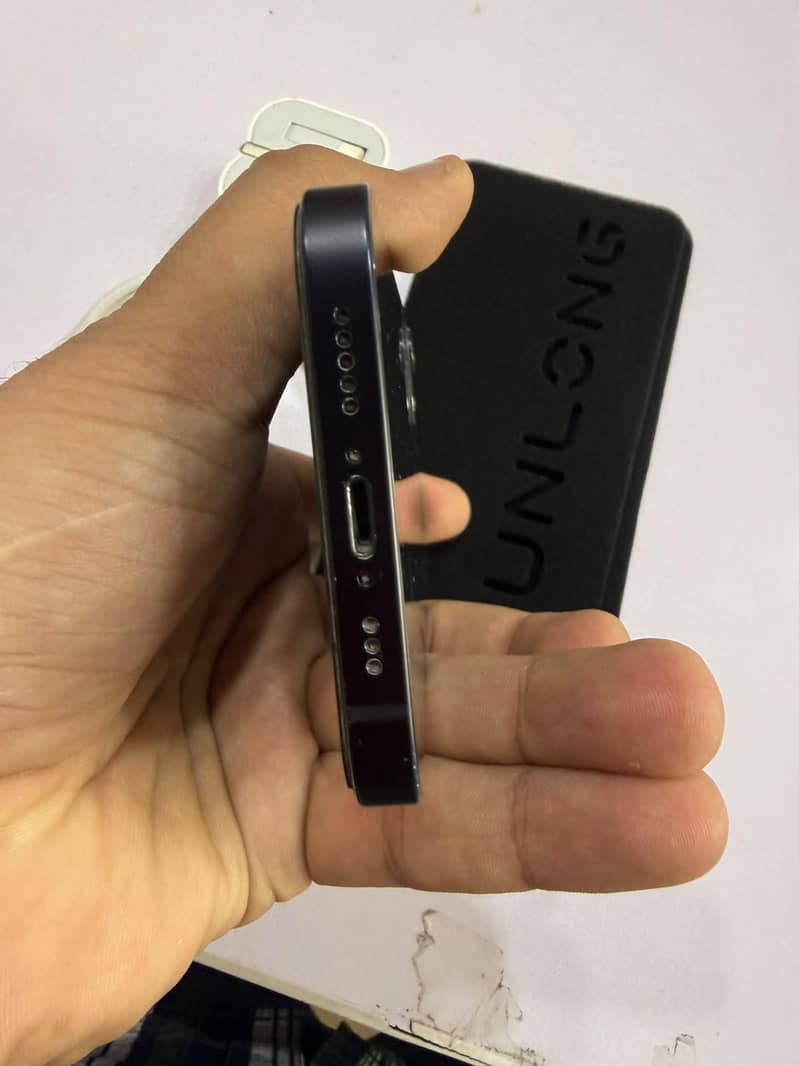 Apple iPhone 12 1