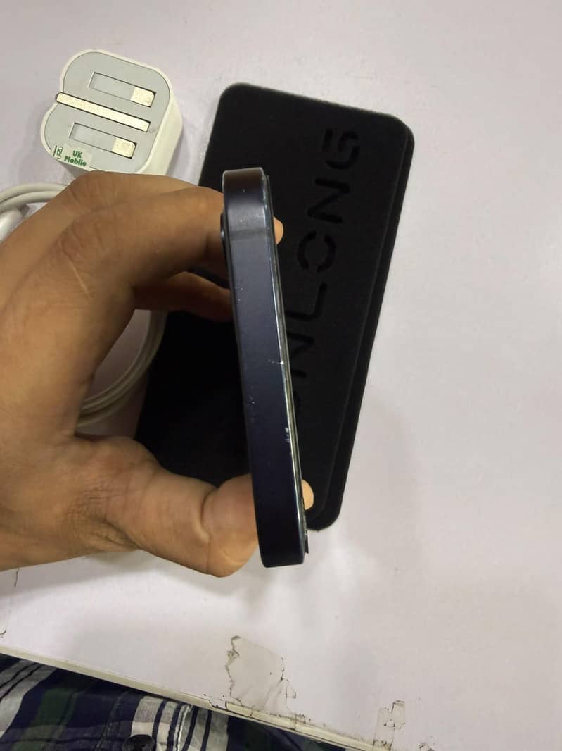 Apple iPhone 12 2