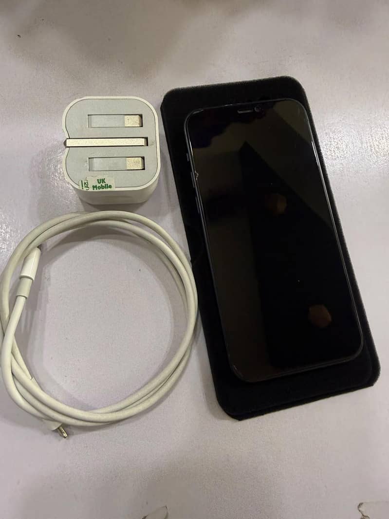 Apple iPhone 12 4