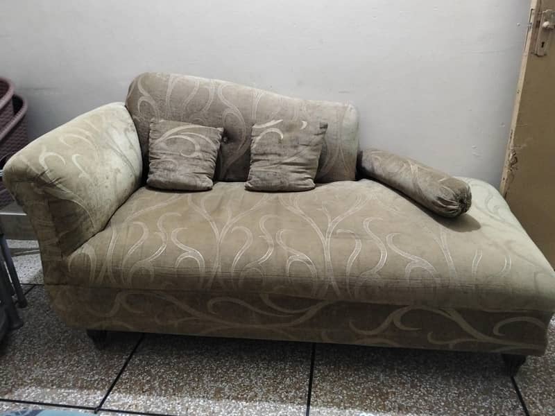 Dewan sofa 0