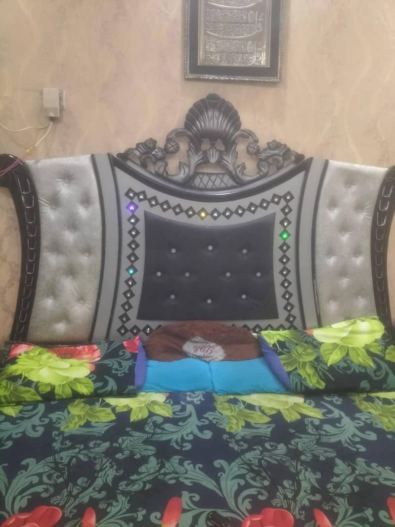 king size bed 0