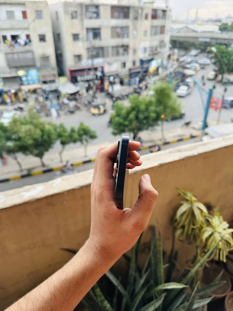 Apple iPhone 14 3
