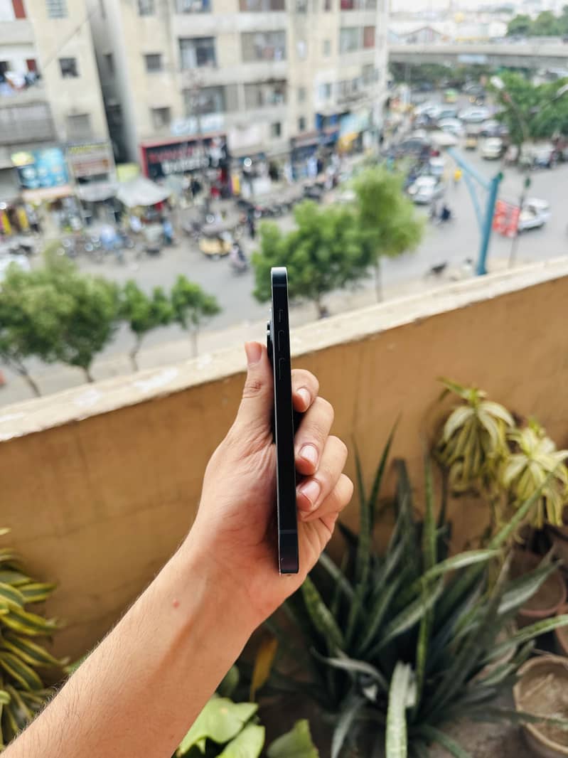 Apple iPhone 14 4