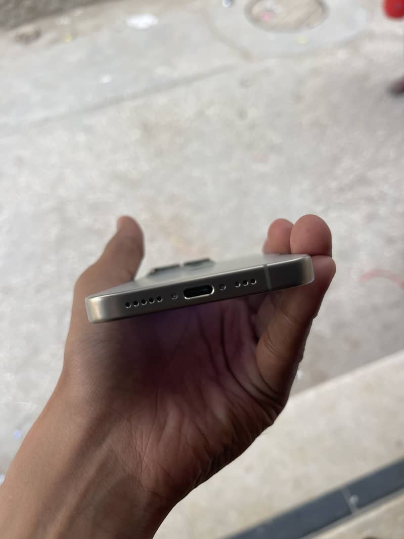 Apple iPhone 15 Pro 0