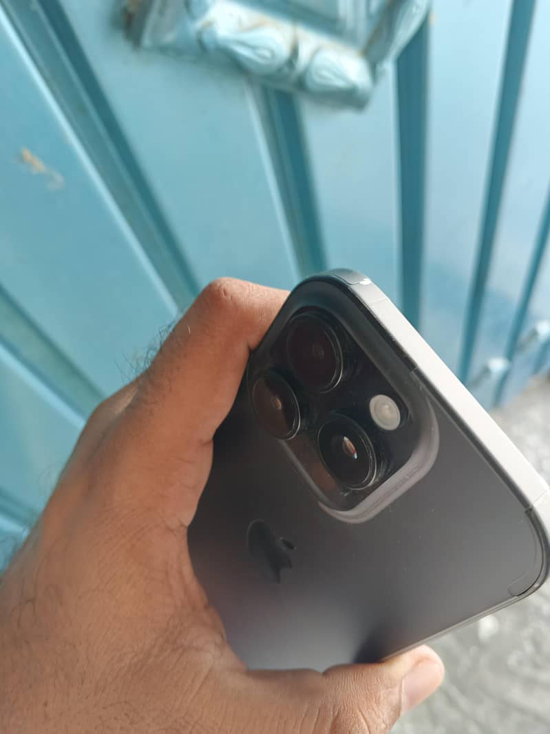 Apple iPhone 16 Pro 2