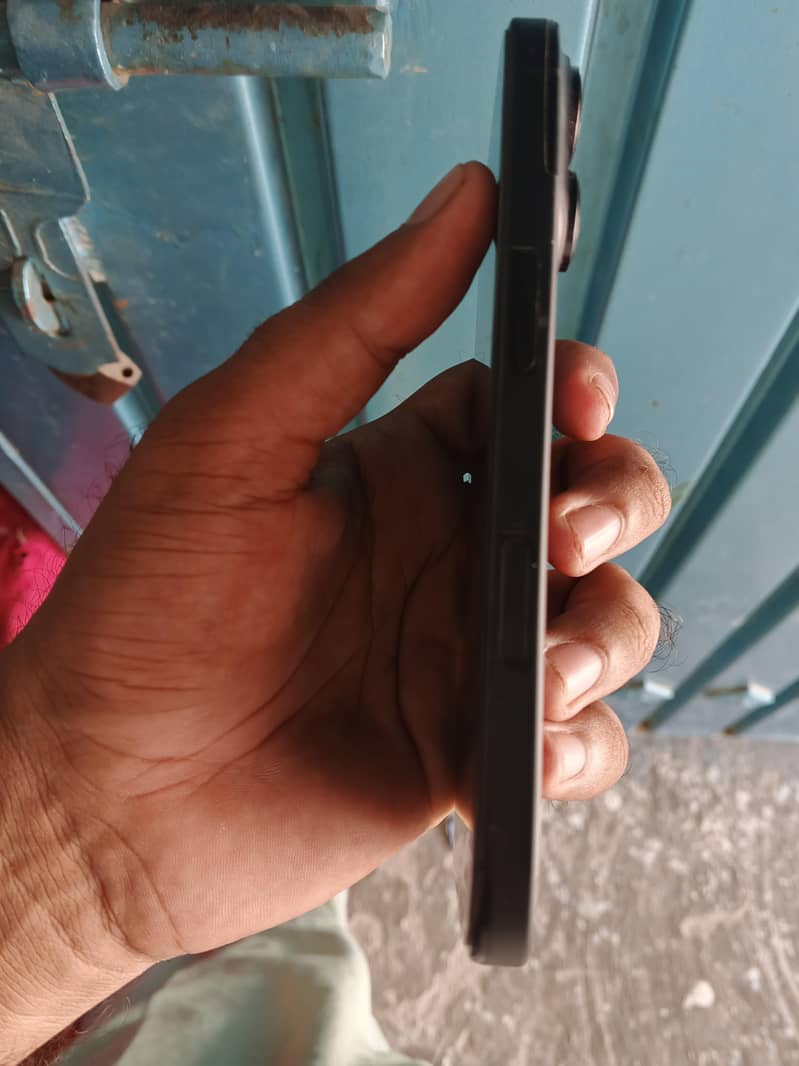 Apple iPhone 16 Pro 4
