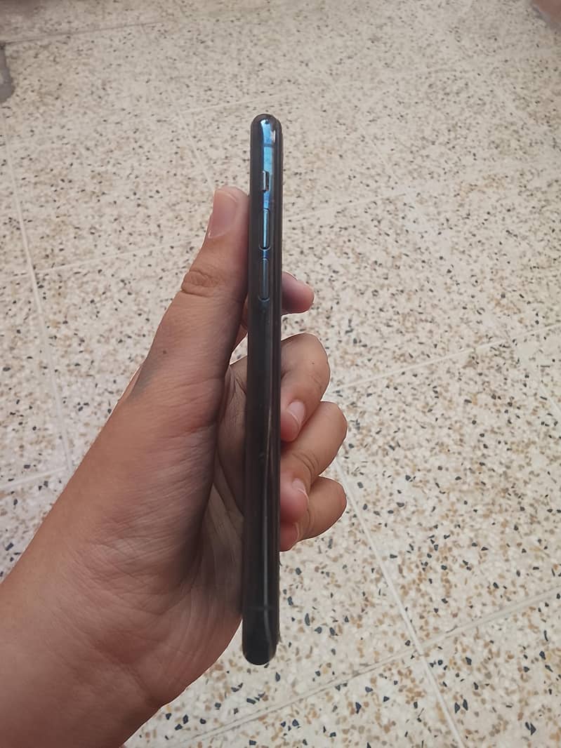 Apple iPhone 11 Pro 2