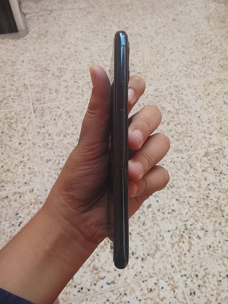 Apple iPhone 11 Pro 3
