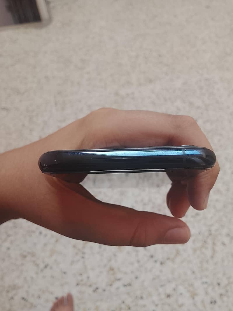 Apple iPhone 11 Pro 4