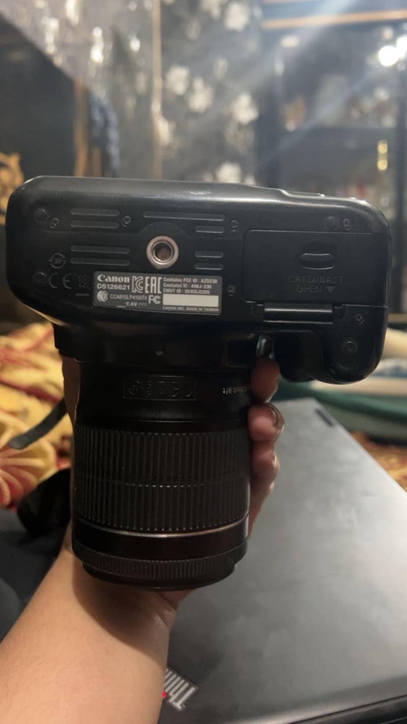 canon EOS 1300D 0