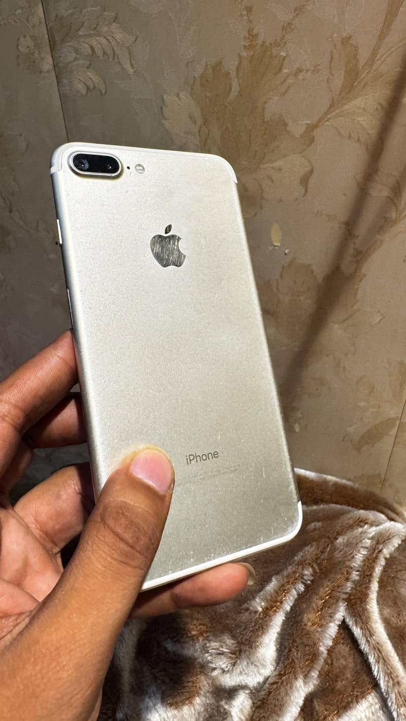Apple iPhone 7 Plus 2