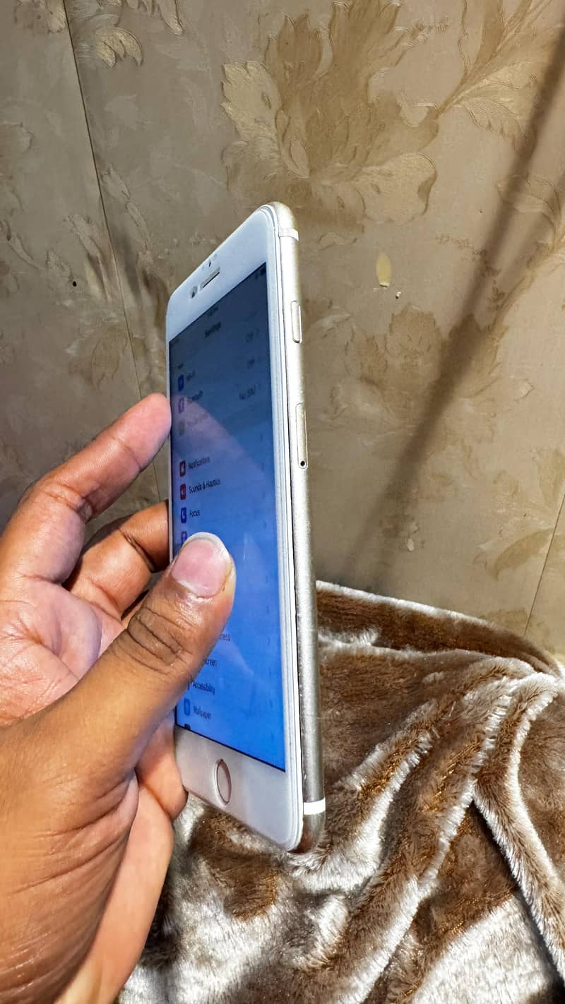 Apple iPhone 7 Plus 6