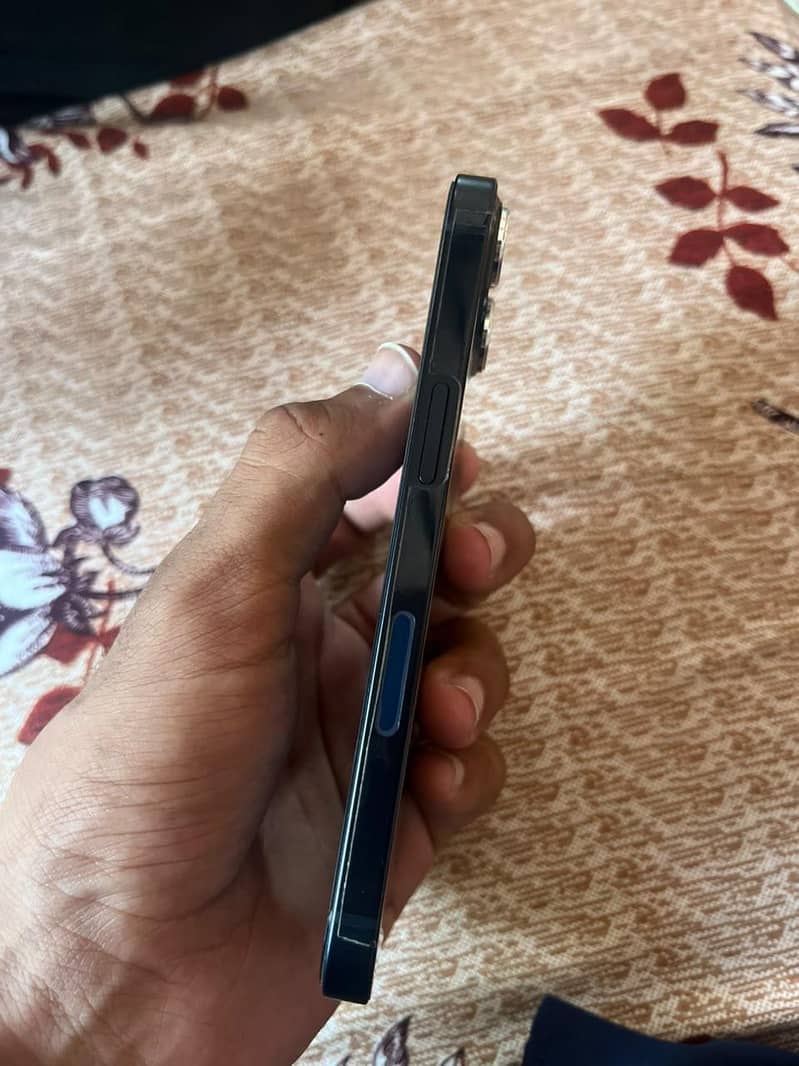 Apple iPhone 13 1