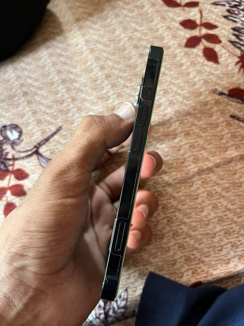 Apple iPhone 13 3