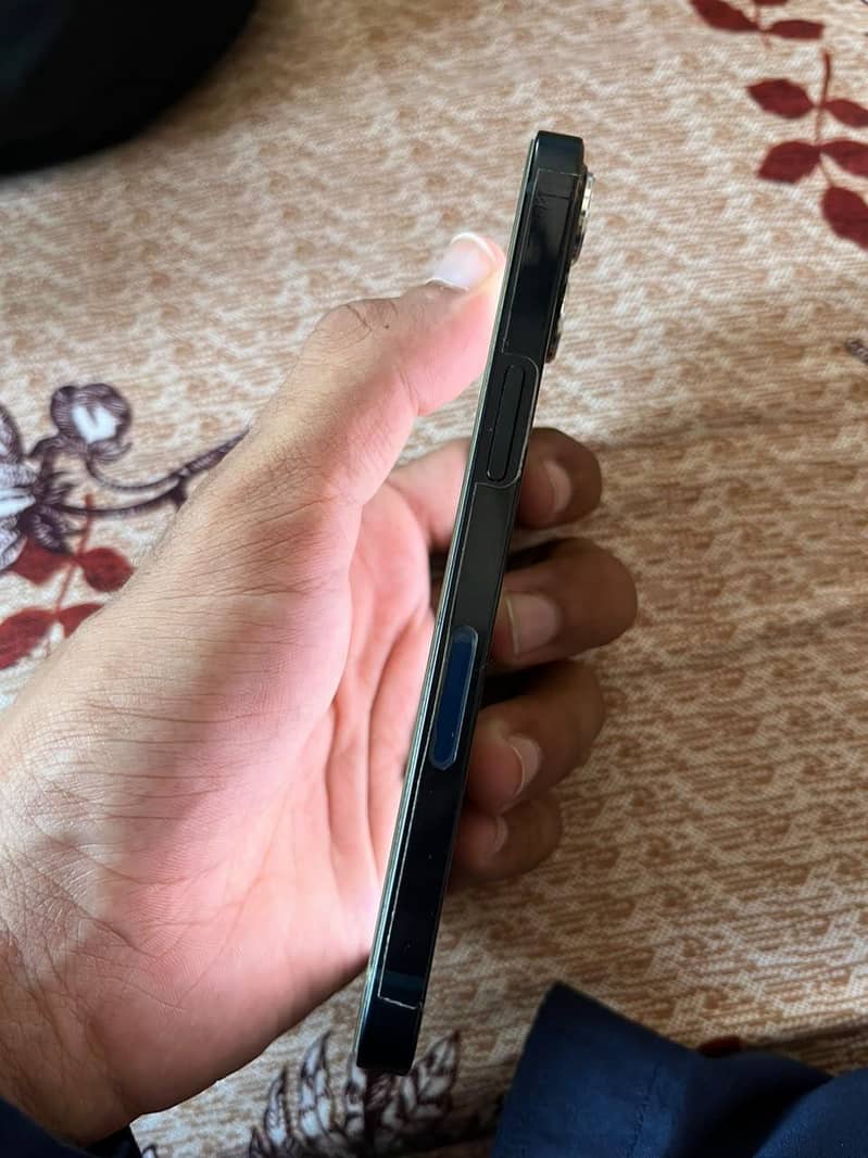 Apple iPhone 13 4