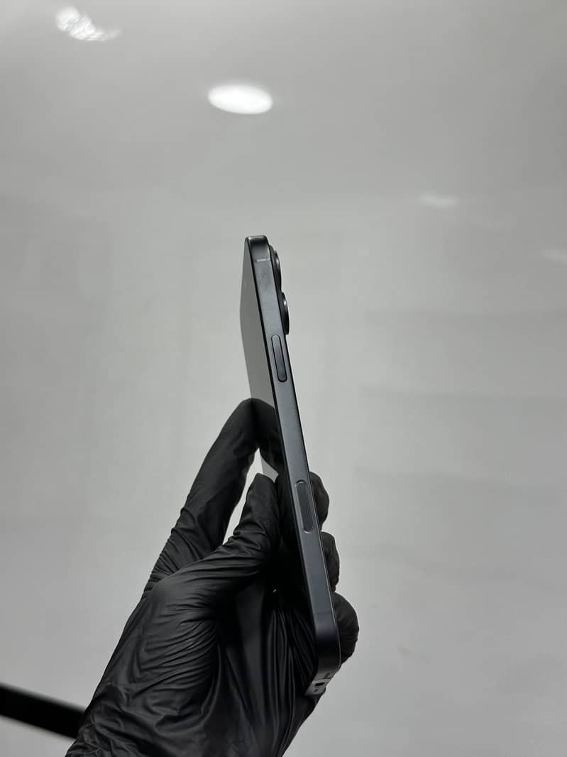 Apple iPhone 16 Plus 1