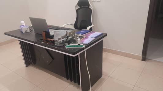 Office Chair n Table