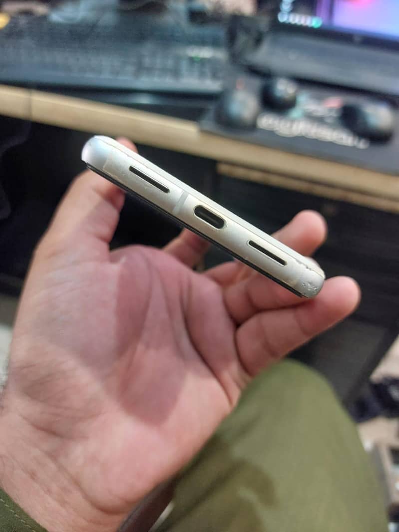 Google Pixel 7 4