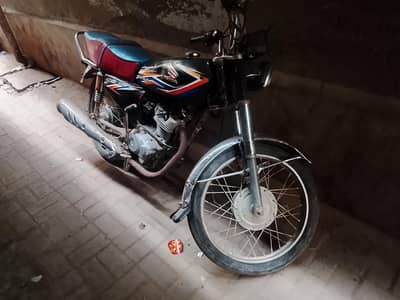 I am selling Honda cg 125 larkana number 2018  compalte file ha