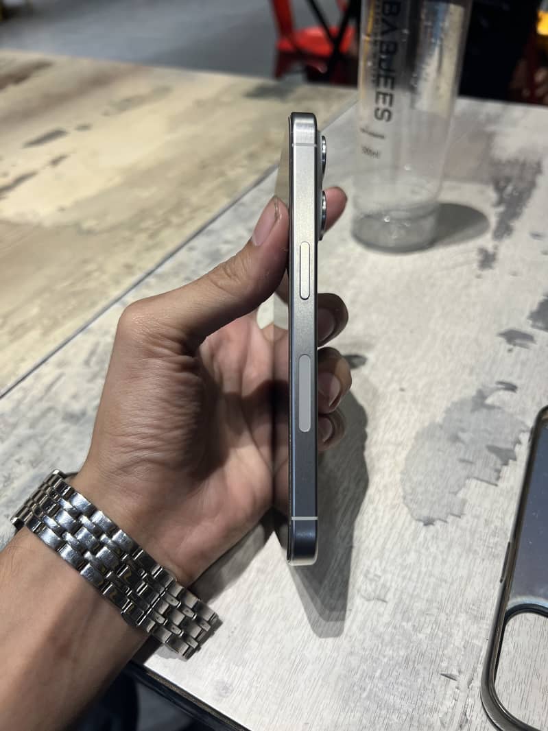 iPhone 15 Pro (10/10 condition) 4
