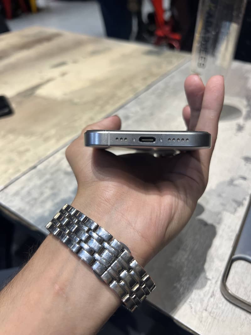 iPhone 15 Pro (10/10 condition) 6