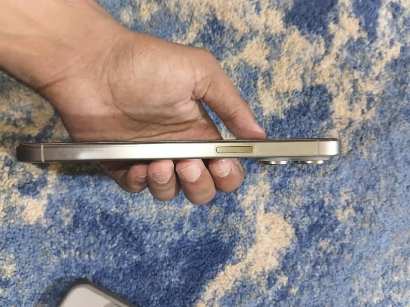 Apple iPhone 15 Pro Max 2