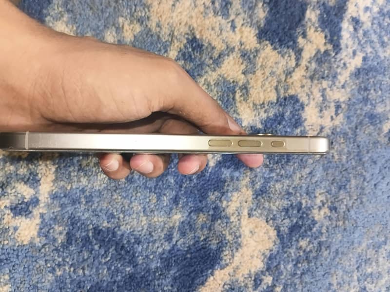 Apple iPhone 15 Pro Max 4