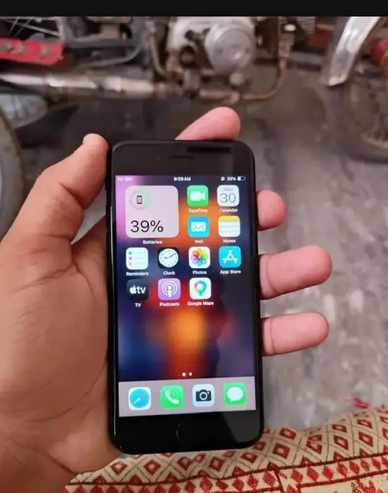 Apple iPhone SE 3rd generation 1