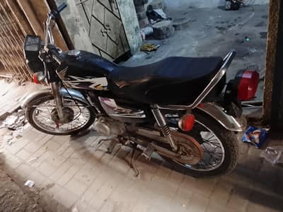 I am selling Honda cg 125 larkana number 2020 compalte file ha