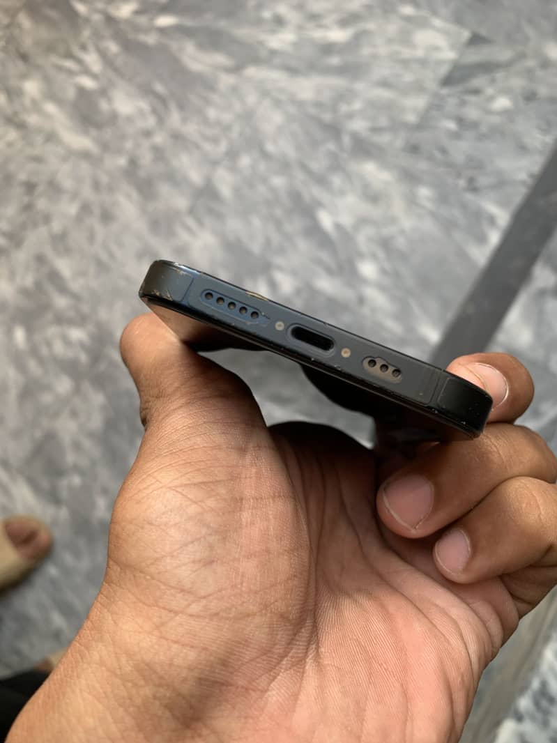 Apple iPhone 14 3